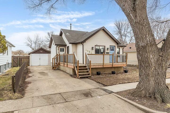 Property Photo:  1152 Braemar Street SE  AB T1A 0W2 
