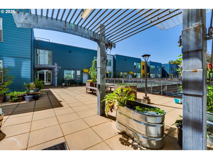 Property Photo: 265 W 8th Ave OR 97401