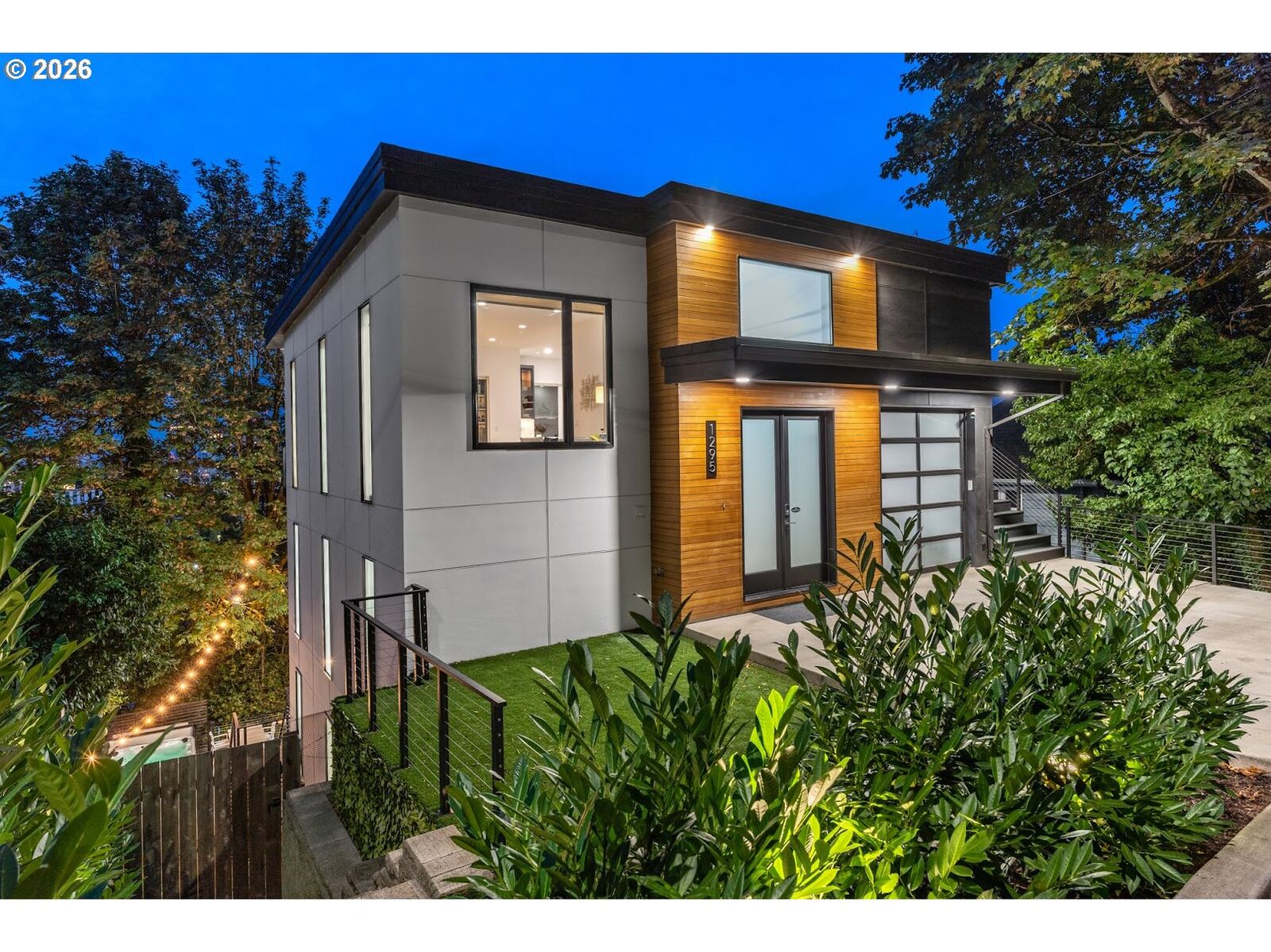 Property Photo:  1295 SW Cardinell Dr  OR 97201 