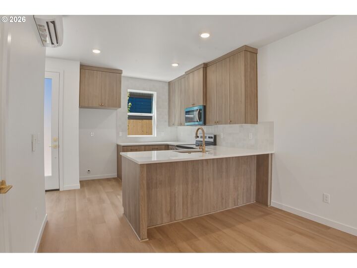 Property Photo: 6187 N Albina Ave 2 OR 97217
