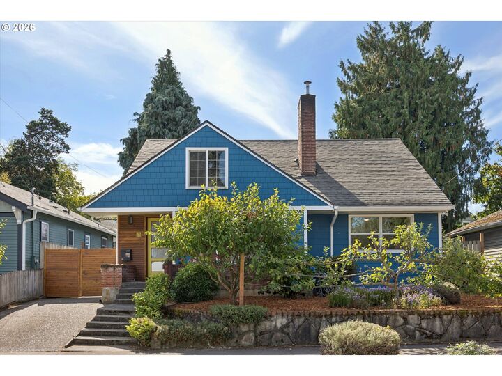 Property Photo:  26 NE Stafford St  OR 97211 