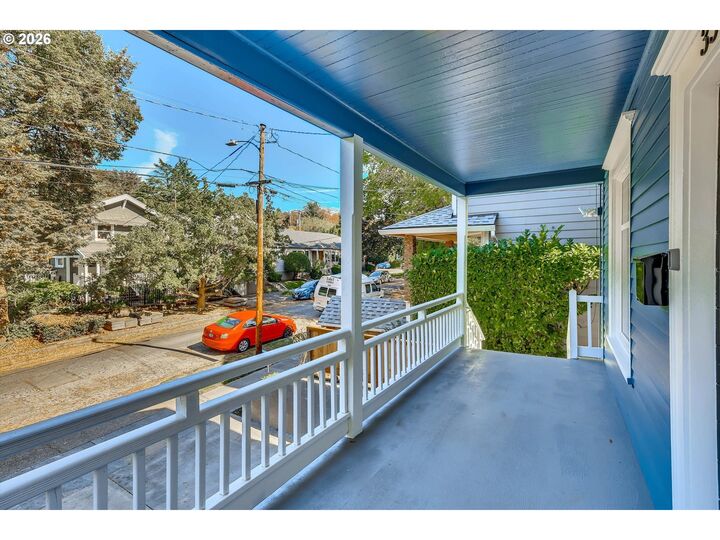 Property Photo:  3328 SE Washington St  OR 97214 