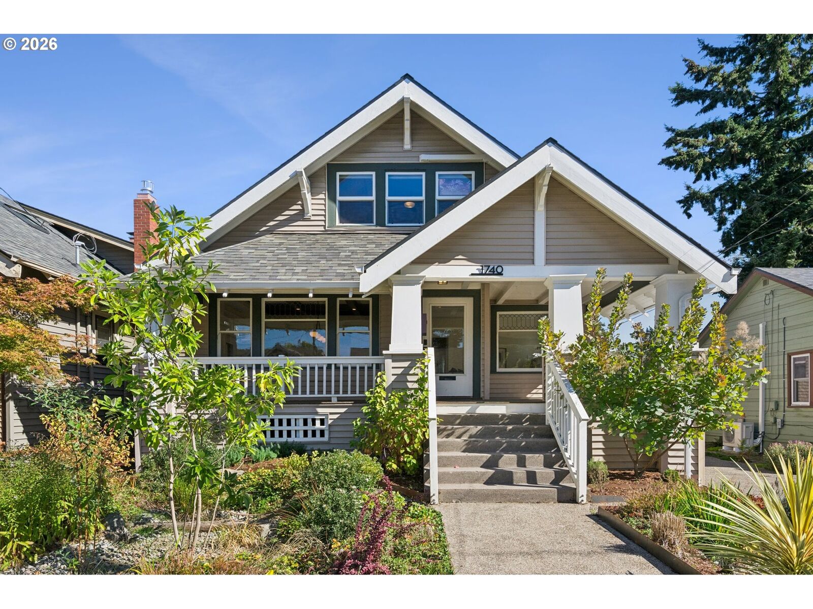 Property Photo: 1740 SE 47th Ave OR 97215