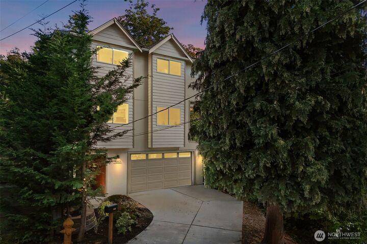 Property Photo: 4812 S Frontenac Street WA 98118