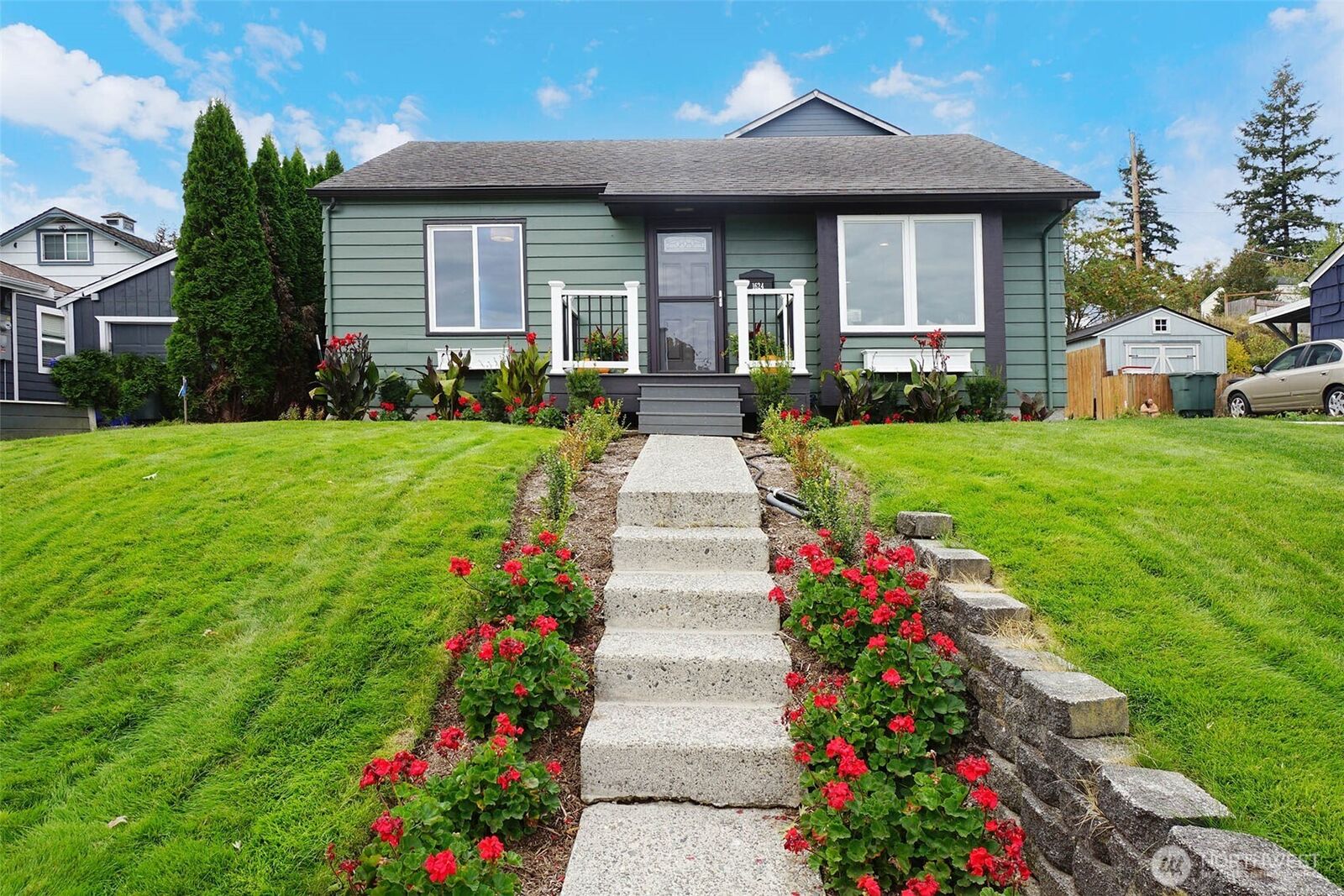 Property Photo: 1624 Pine Street WA 98201