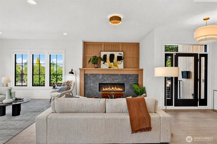 Property Photo:  4021 & 4023 W Raye Street  WA 98199 