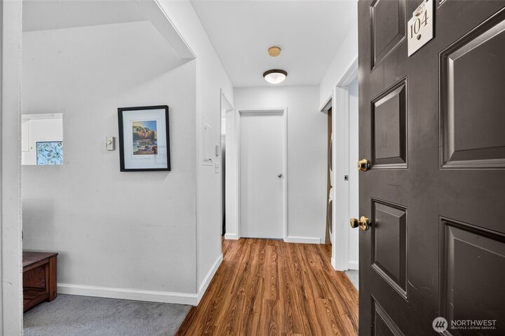Property Photo: 10410 NE 32nd Place D-104 WA 98004