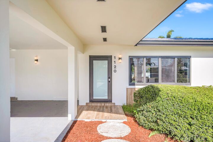 Property Photo:  1120 SE 9th Avenue  FL 33060 