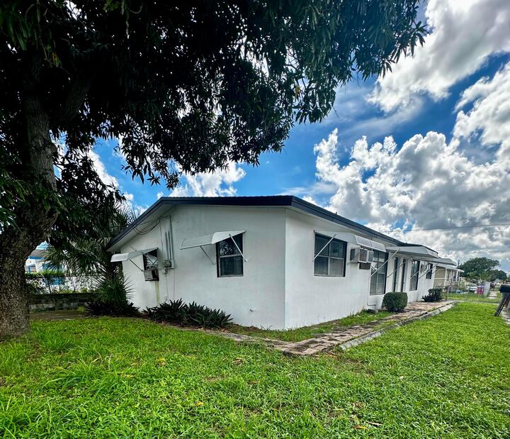 Property Photo: 3116 Rj Hendley Avenue FL 33404