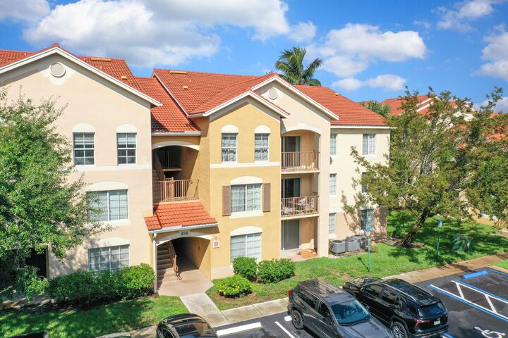 Property Photo:  4041 San Marino Boulevard 307  FL 33409 