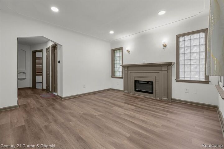 Property Photo:  10696 Stratman Street  MI 48224 
