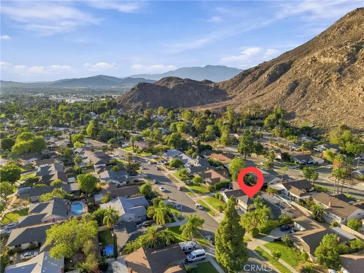 Property Photo: 415 Glenhill CA 92507