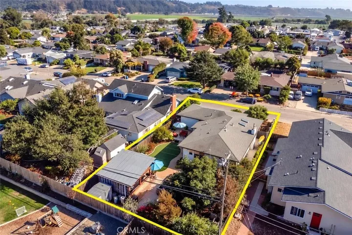 Property Photo: 864 Willow Lane CA 93420