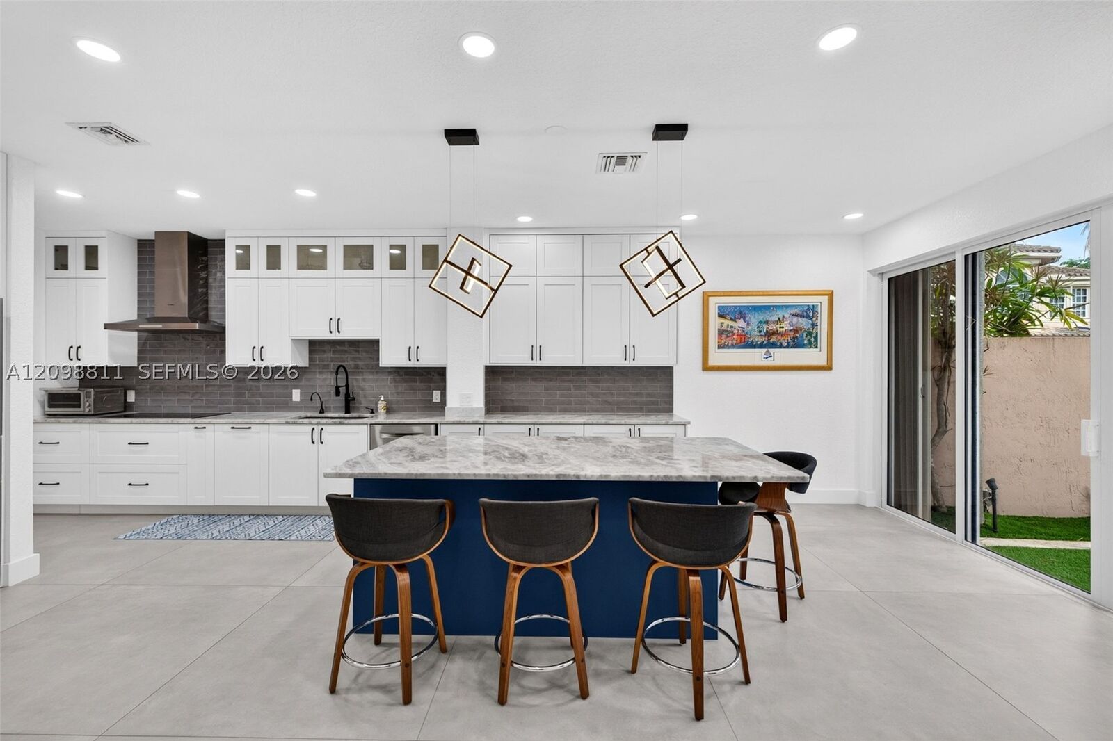 Property Photo: 200 NE 14th Ave 6 FL 33301