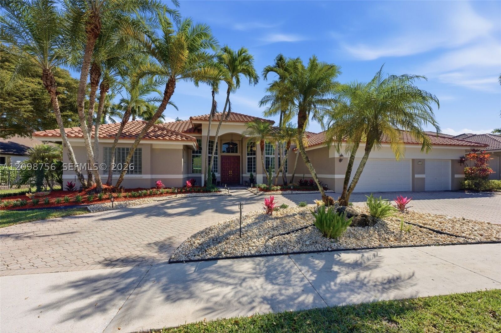 Property Photo: 158 Dockside Cir FL 33327