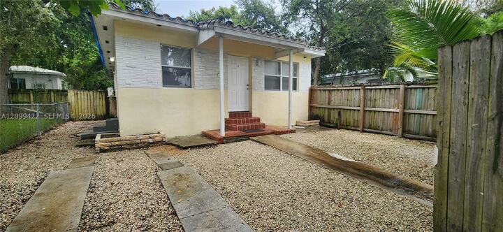 Property Photo:  61 NE 67th St 1  FL 33138 