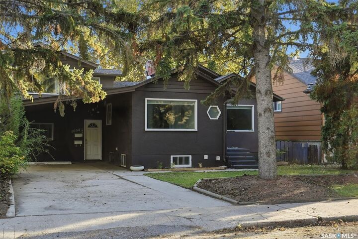 Property Photo:  1004 6th Street E  SK S7H 1E2 