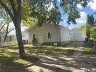 Property Photo:  921 109th Street  SK S9A 2E1 