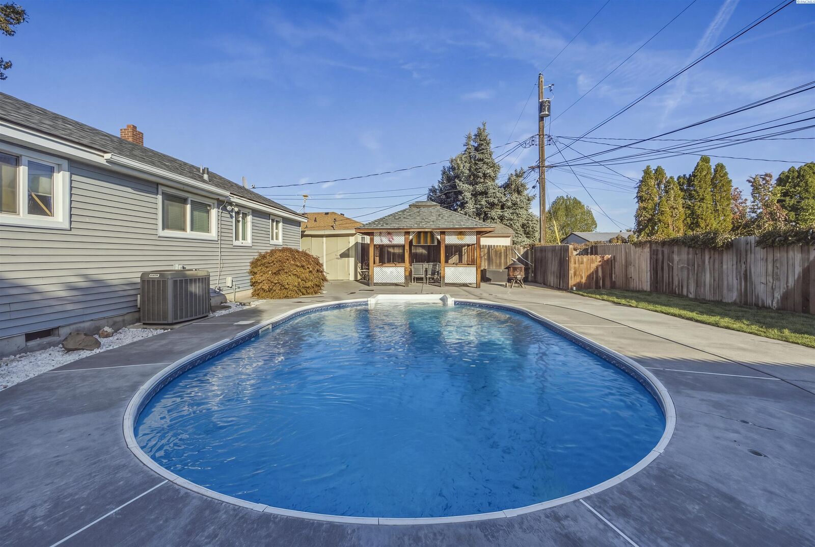 Property Photo:  1838 W Octave Street  WA 99301 