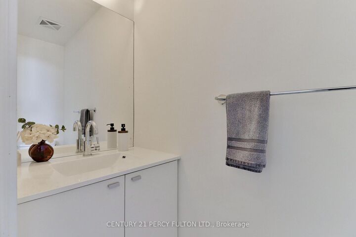 Property Photo:  105 The Queensway Avenue Ph3505  ON M6S 5B5 