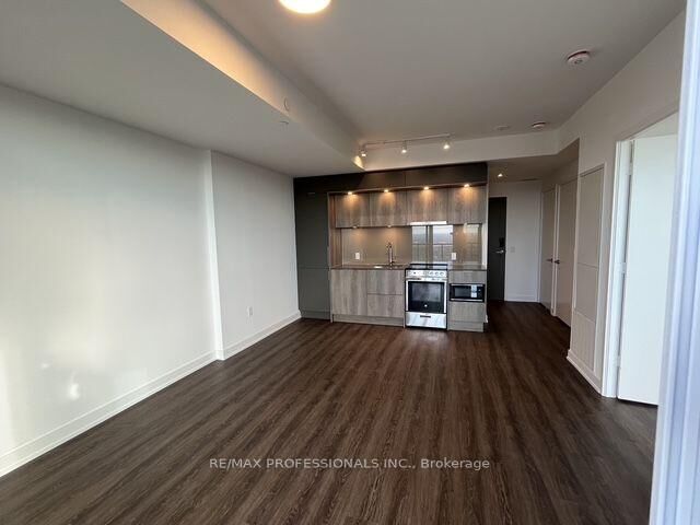 Property Photo:  448 Burnhamthorpe Road W 7004  ON L5B 0R4 