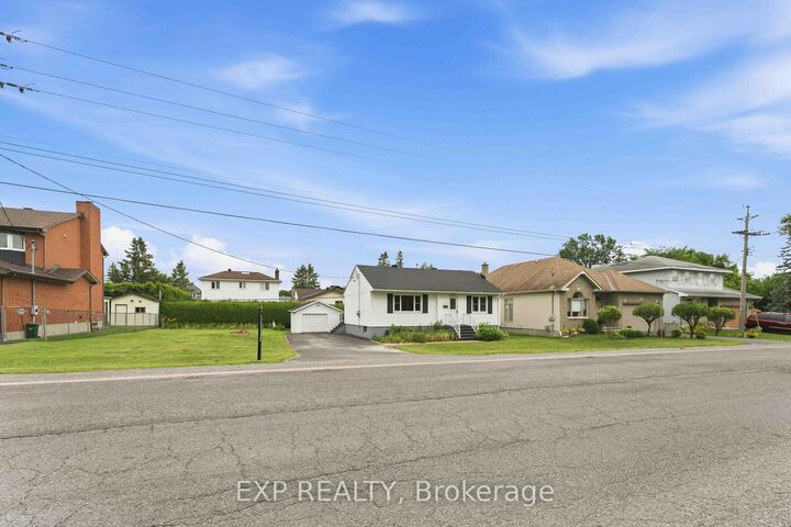 Property Photo: 1613 Queensdale Avenue ON K1T 1J4
