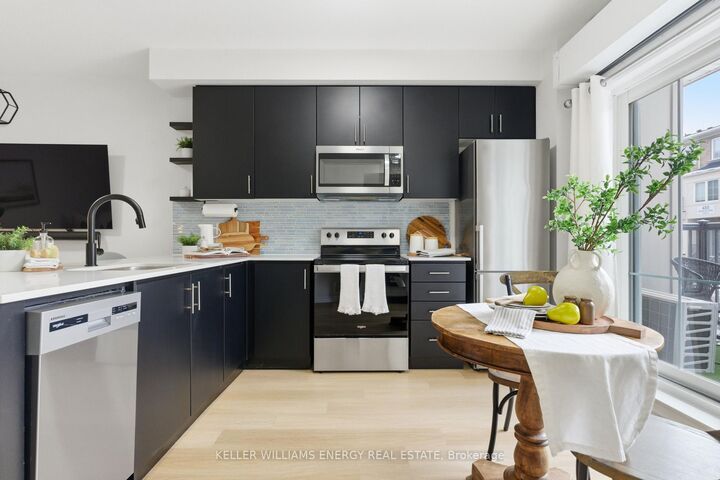 Property Photo:  475 Beresford Path 7  ON L1H 0B2 