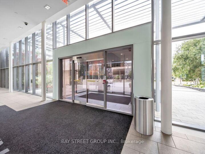 Property Photo:  105 The Queensway Avenue 1501  ON M6G 5B5 