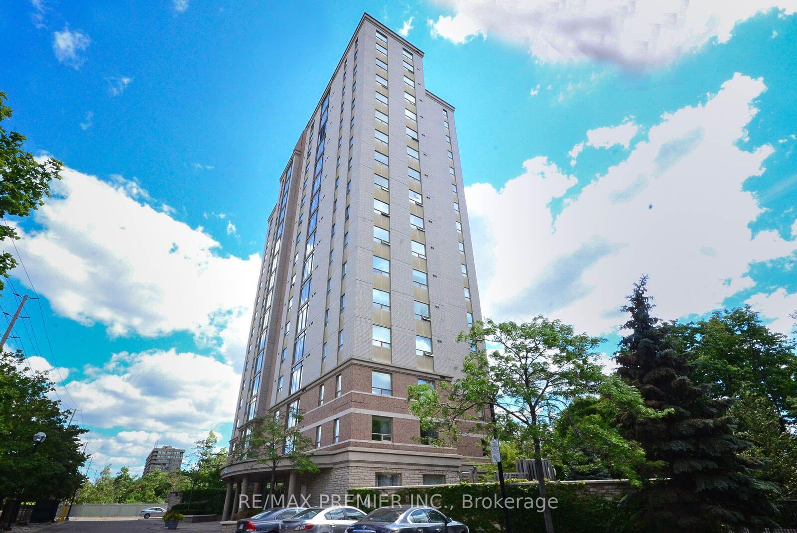 Property Photo:  200 Burnhamthorpe Road E 603  ON L5A 4L4 