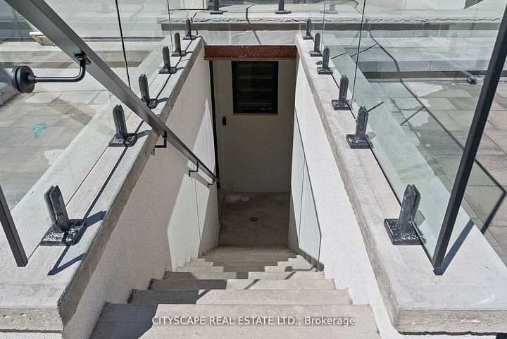 Property Photo:  591 Oakwood Avenue 1 (Bsmt)  ON M6E 2X8 