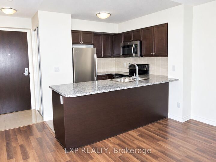 Photo de la propriété: 19 Grand Trunk Crescent 2305 ON M5J 3A3