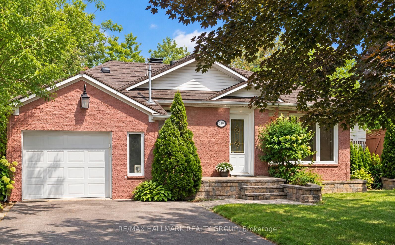 Photo de la propriété:  239 Dale Avenue  ON K1G 0H6 