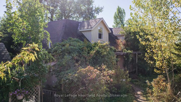 Property Photo:  68 Victoria Street  ON N7A 3X9 