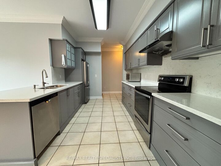 Property Photo:  8 Yorkwood Trail  ON L6R 3J3 