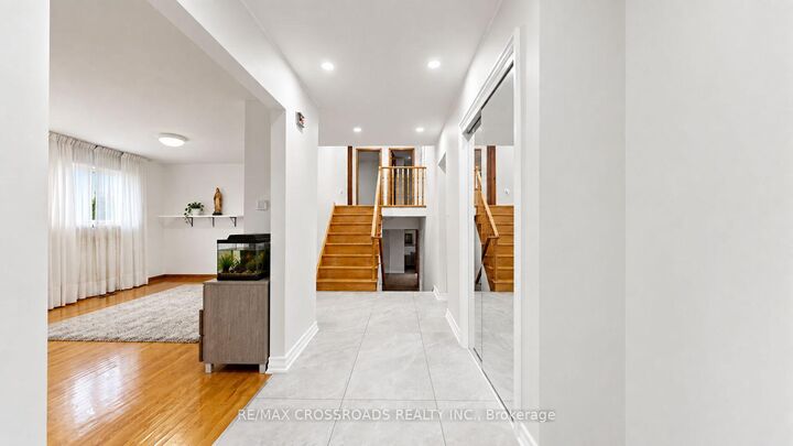 Property Photo: 106 Stilecroft Drive 6 ON M3J 1A9