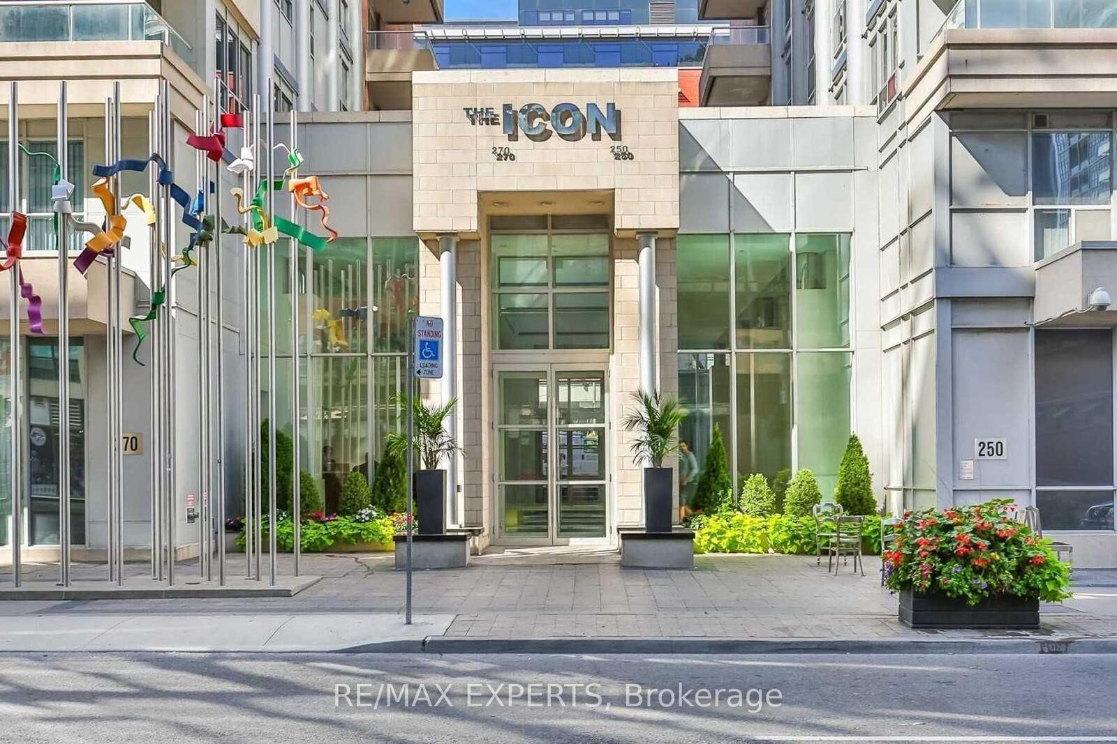 Property Photo:  250 Wellington Street 1428  ON M5V 3P6 