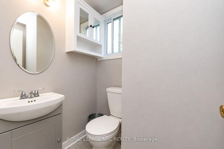 Photo de la propriété:  161 Berkindale Drive 8  ON L8E 1M6 