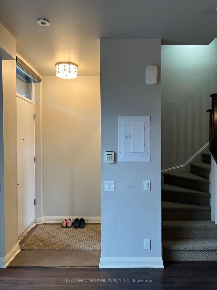 Property Photo: 23 Valhalla Inn Road 46 ON M9B 3Z7