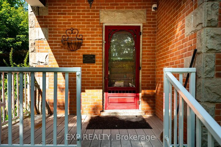 Property Photo:  52 First Street Upper  ON L9W 2E2 