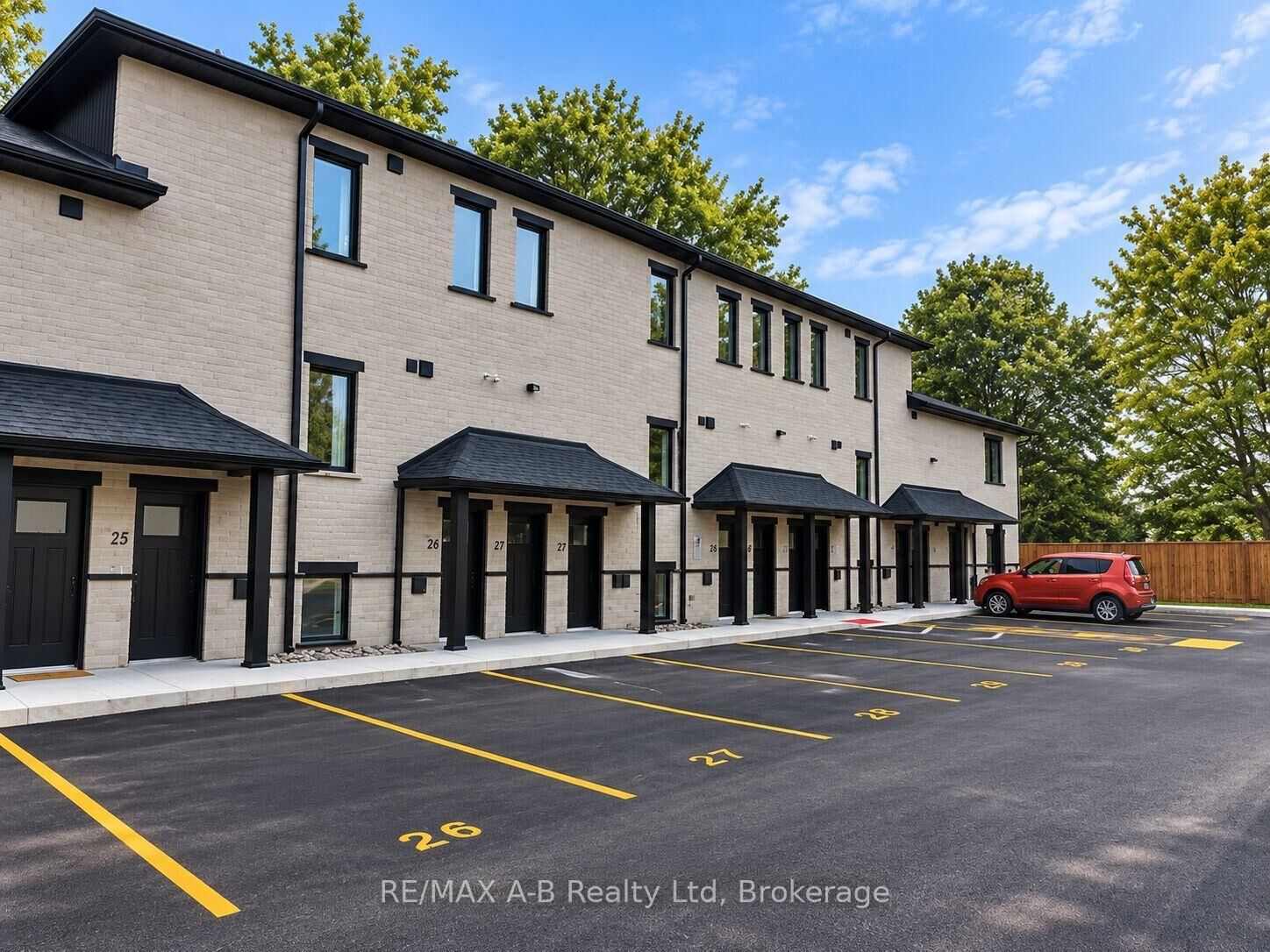 Property Photo:  428 Queen Street W 31  ON N4X 0C8 