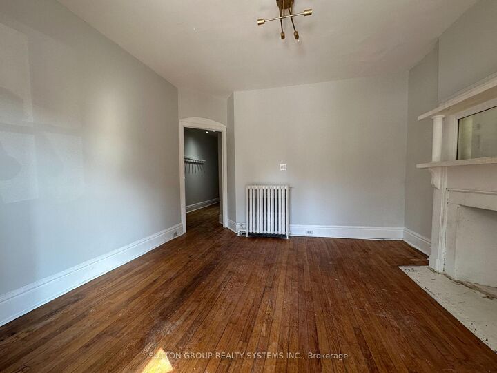 Property Photo:  237 Dovercourt Road  ON M6J 3C9 