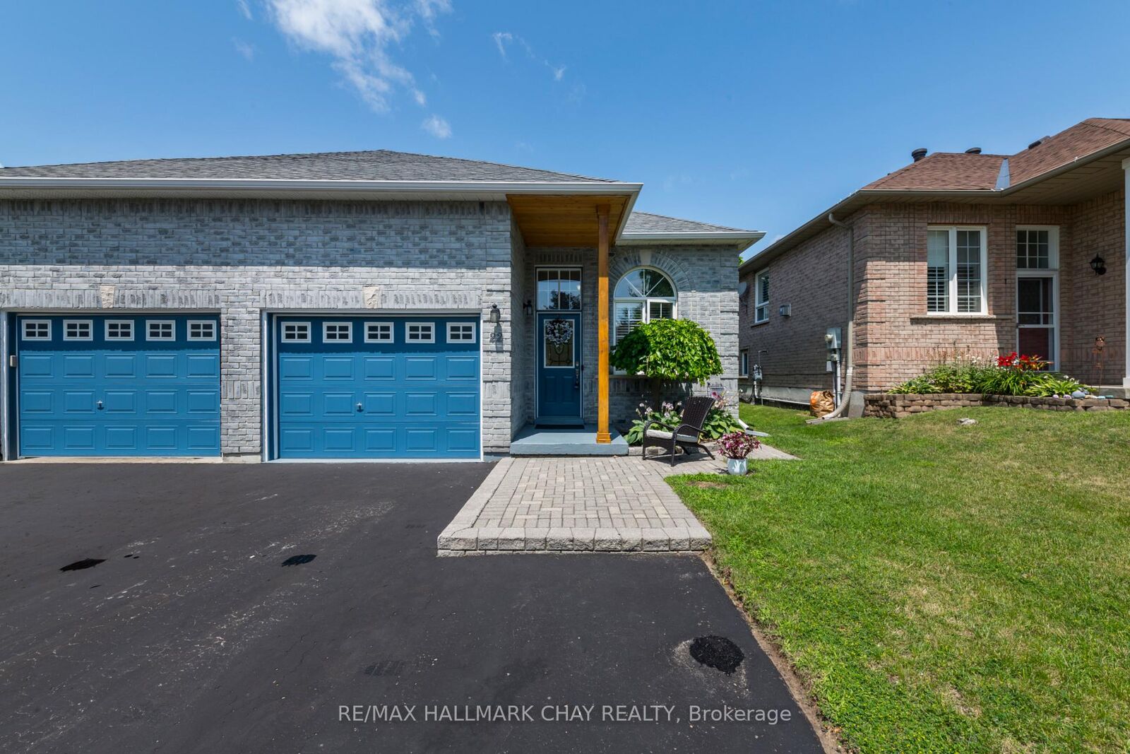 Property Photo:  22 Peter Street  ON L4N 5R2 