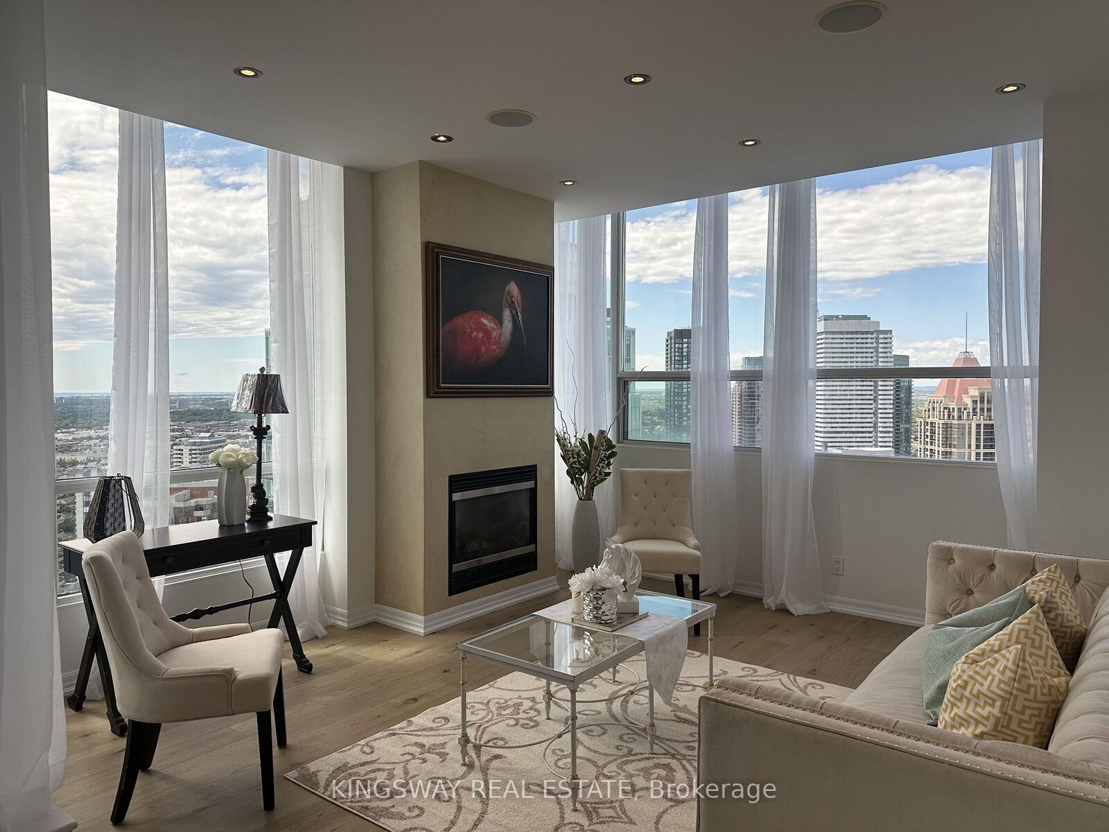 Property Photo:  220 Burnhamthorpe Road W 3404  ON L5B 4N4 