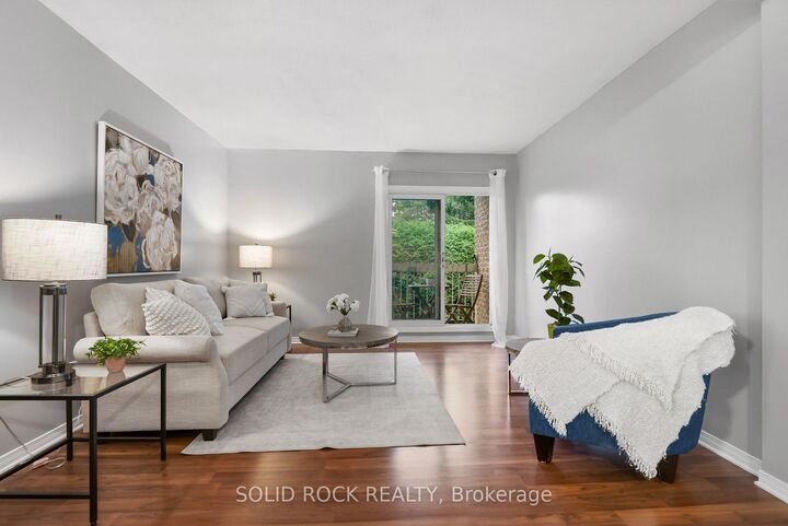 Property Photo:  190 Elgin Street W 207  ON K7S 1P1 