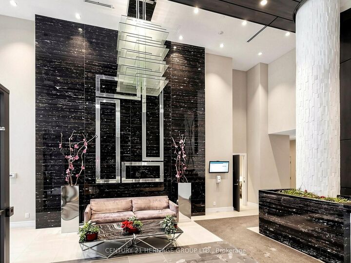 Property Photo:  9205 Yonge Street 815  ON L4C 1V5 