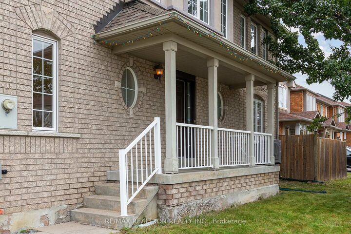 Property Photo:  55 Grassland Avenue  ON L4B 4K9 