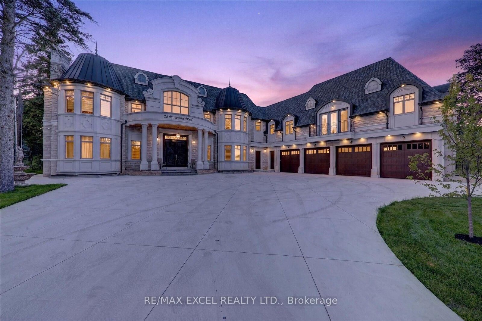Property Photo:  28 Personna Boulevard  ON L6C 1E9 