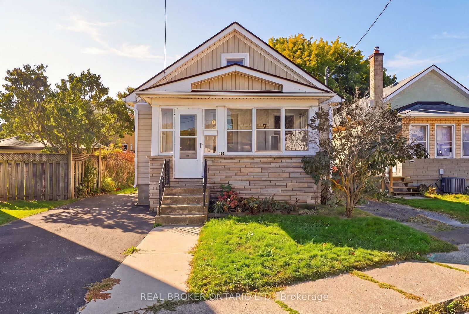 Property Photo:  132 Grass Avenue  ON L2R 1T4 