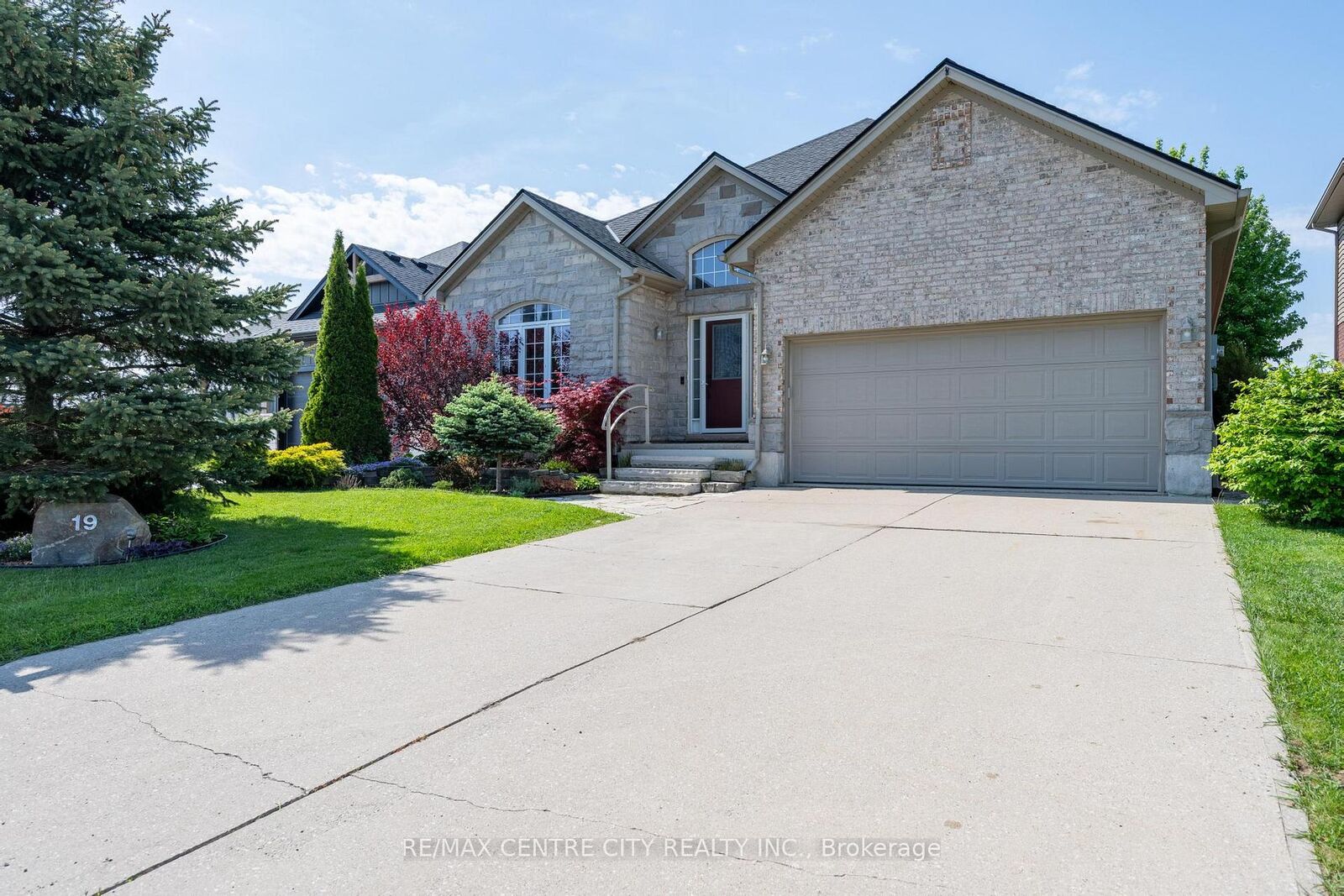 Property Photo:  19 Hamilton Street  ON N0M 1A0 