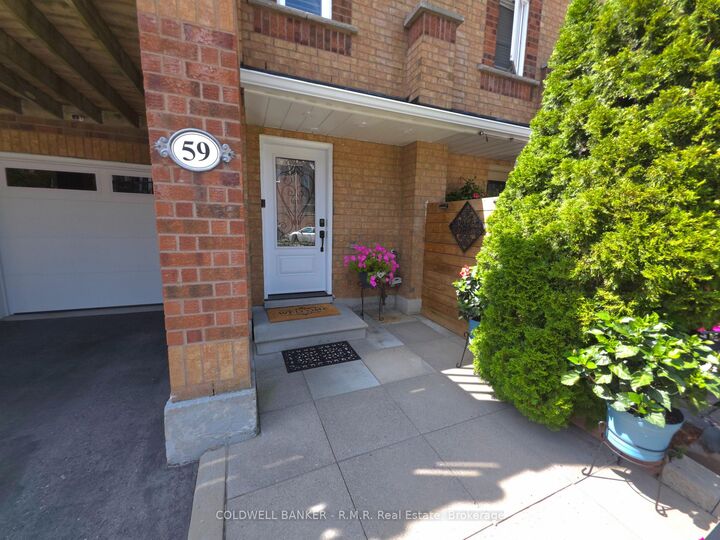 Property Photo:  2 Hedge End Road 59  ON M1B 5Z8 